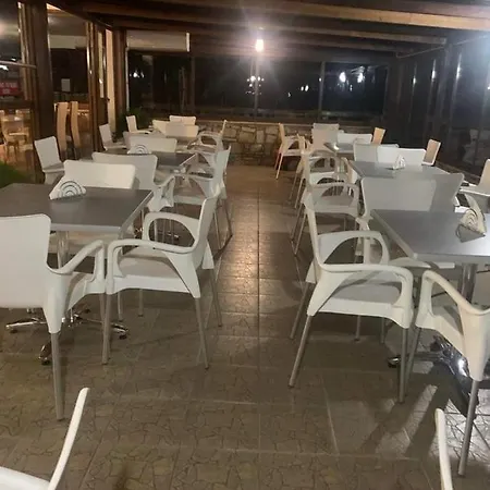 Extreme View Cafe And To Let Inn *